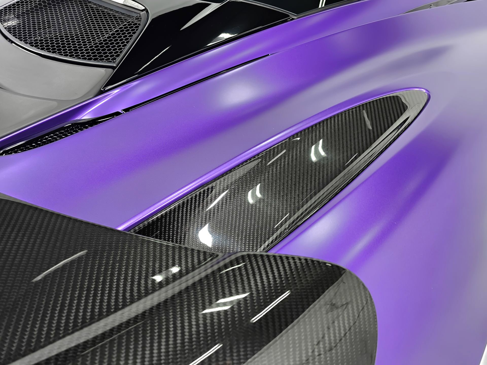 Used 2019 McLaren 720S RWD image 24