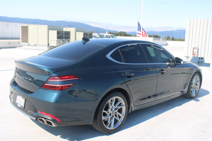 Used 2022 Genesis G70 2.0T RWD image 3