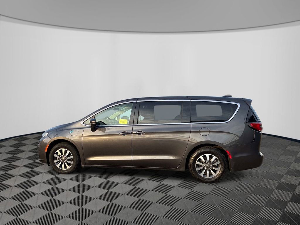 Used 2022 Chrysler Pacifica Touring-L FWD image 4