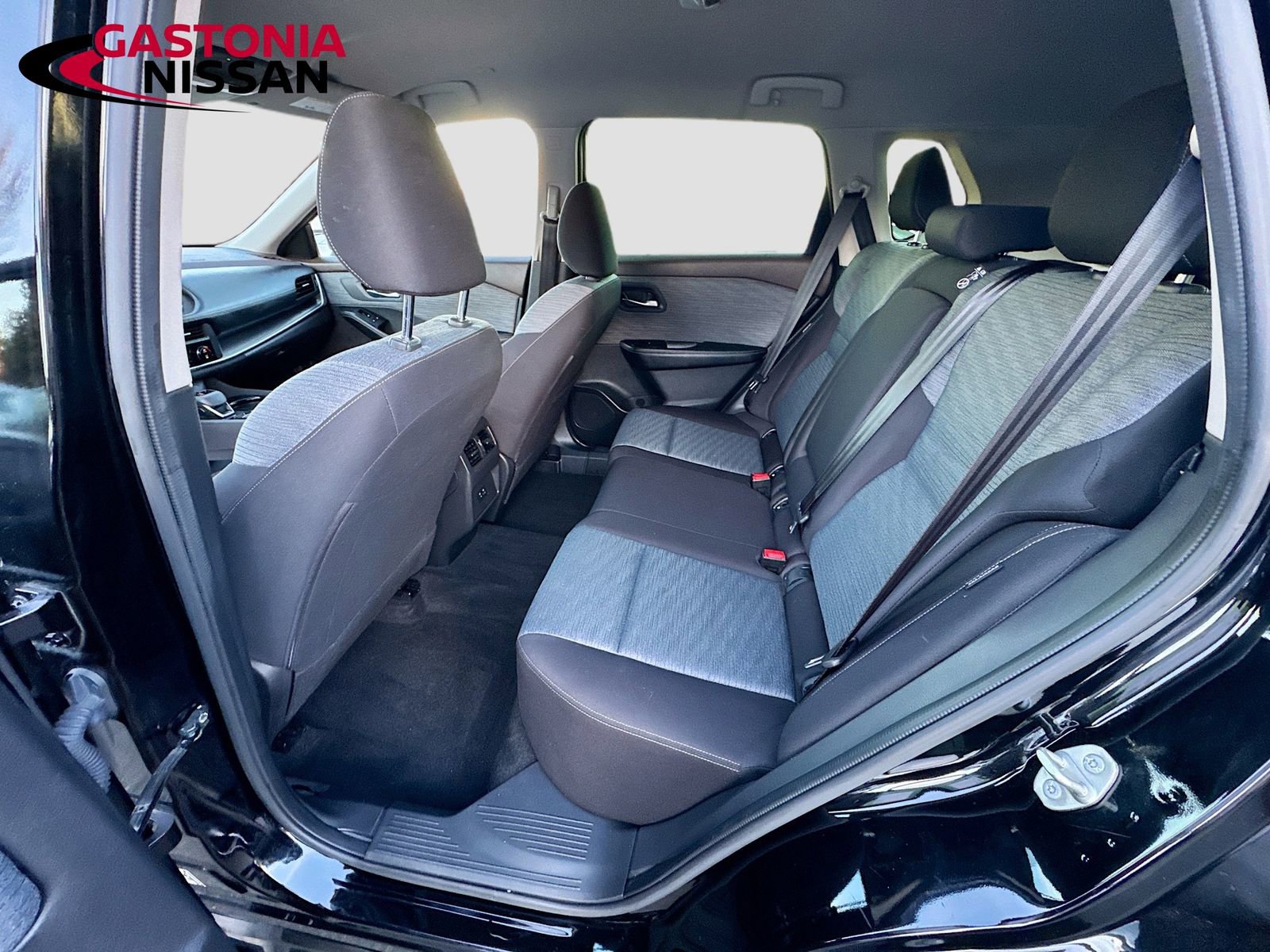 Used 2023 Nissan Rogue SV image 31