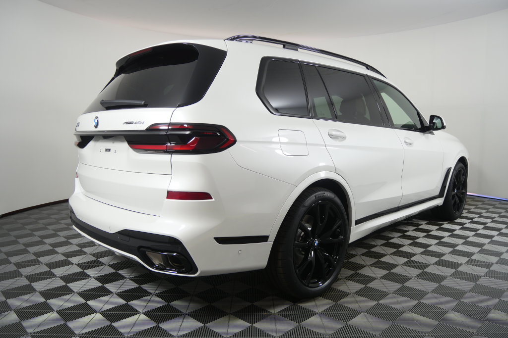 Used 2027 BMW X7 xDrive40i w/ Executive Package AWD/4WD image 4