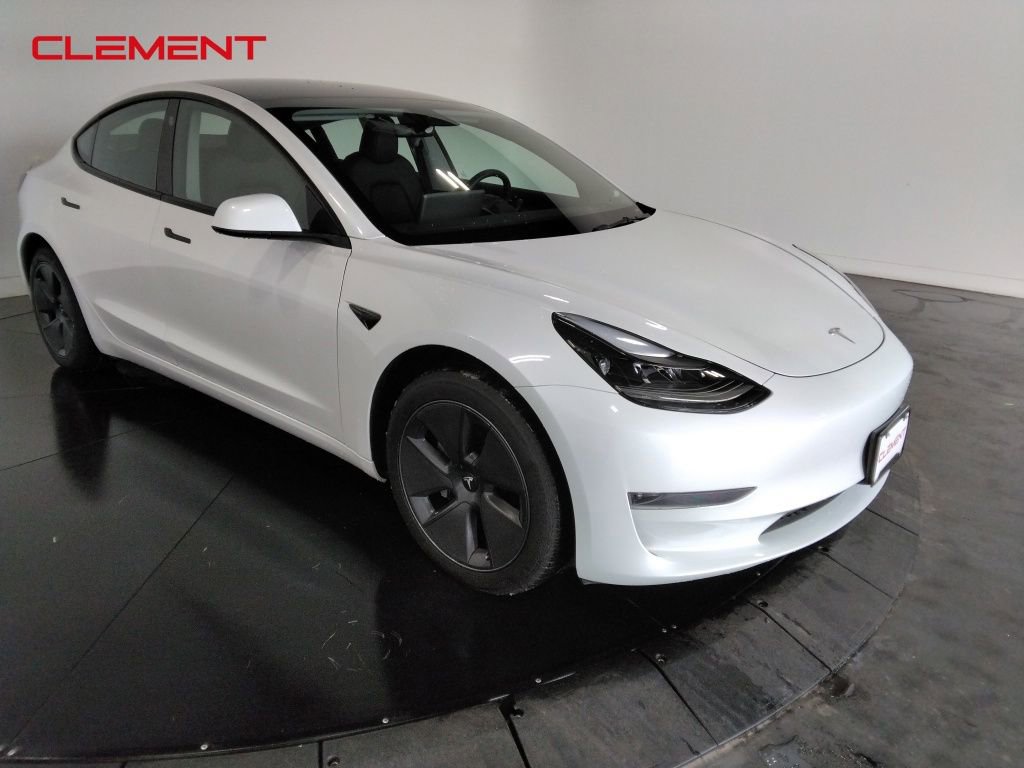 Used 2023 Tesla Model 3 Standard Range image 3