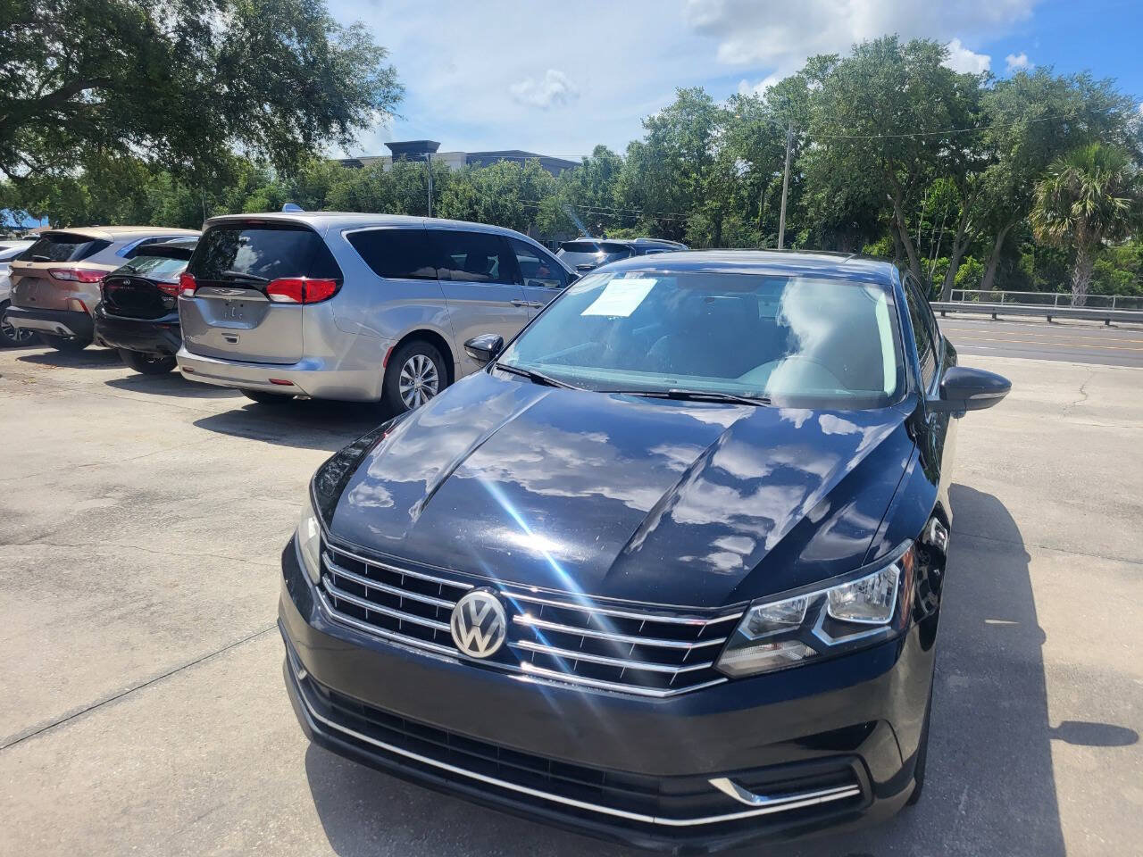 Used 2016 Volkswagen Passat 1.8T SE FWD image 2