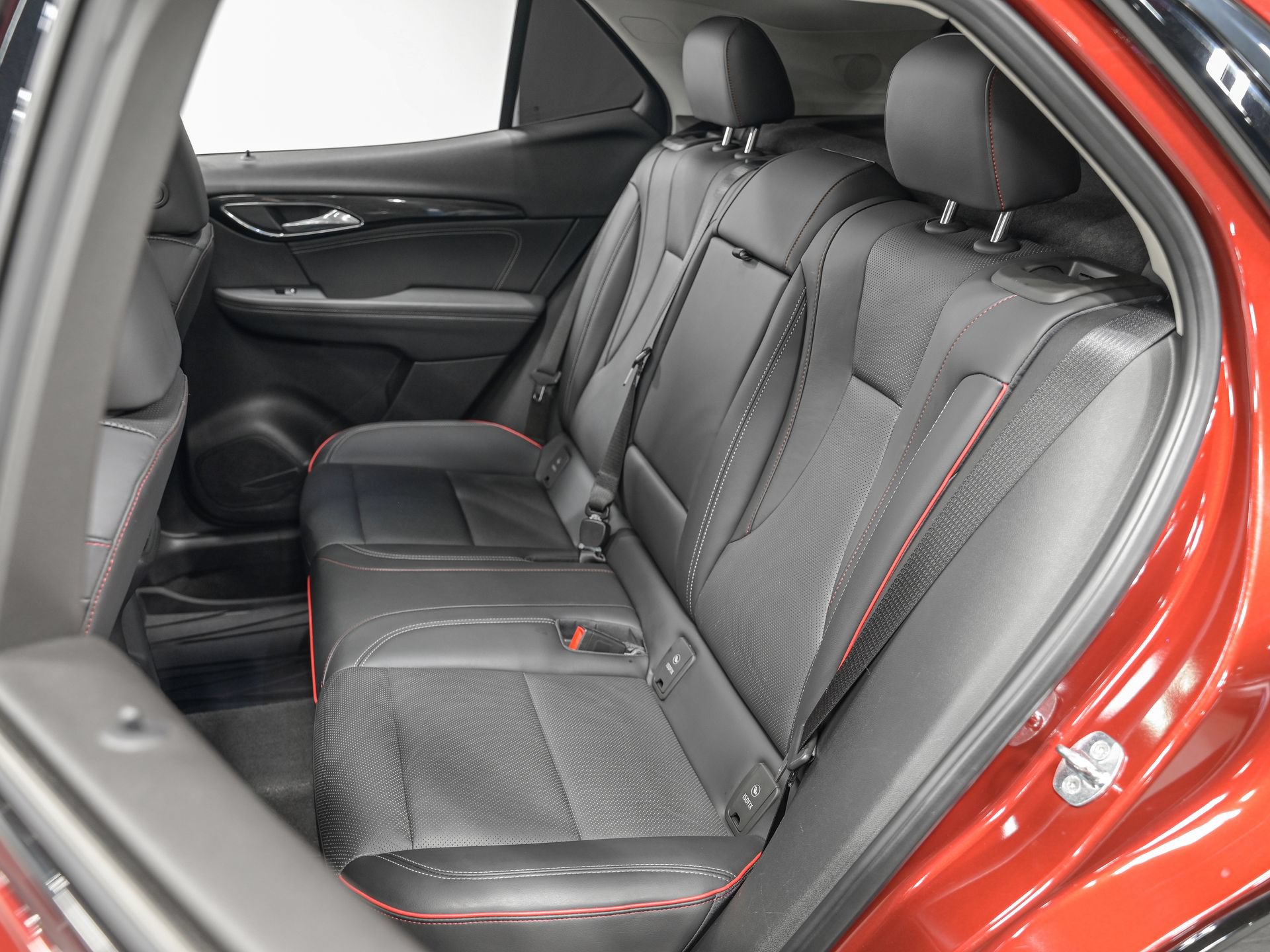 Used 2023 Buick Envision Essence w/ Sport Touring Package AWD/4WD image 29