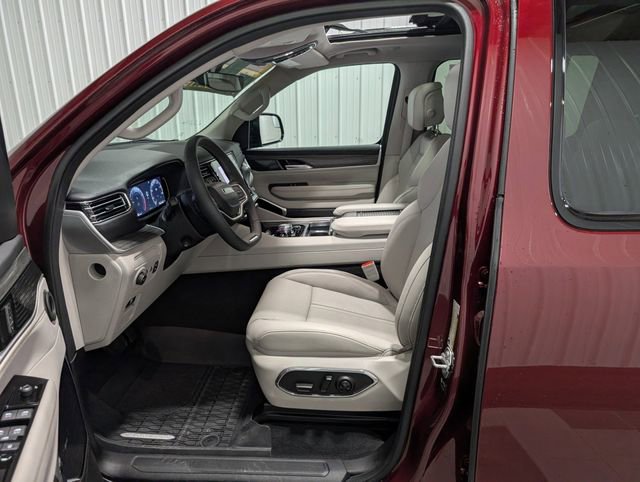 Used 2024 Jeep Wagoneer L Series III w/ Premium Group I image 16