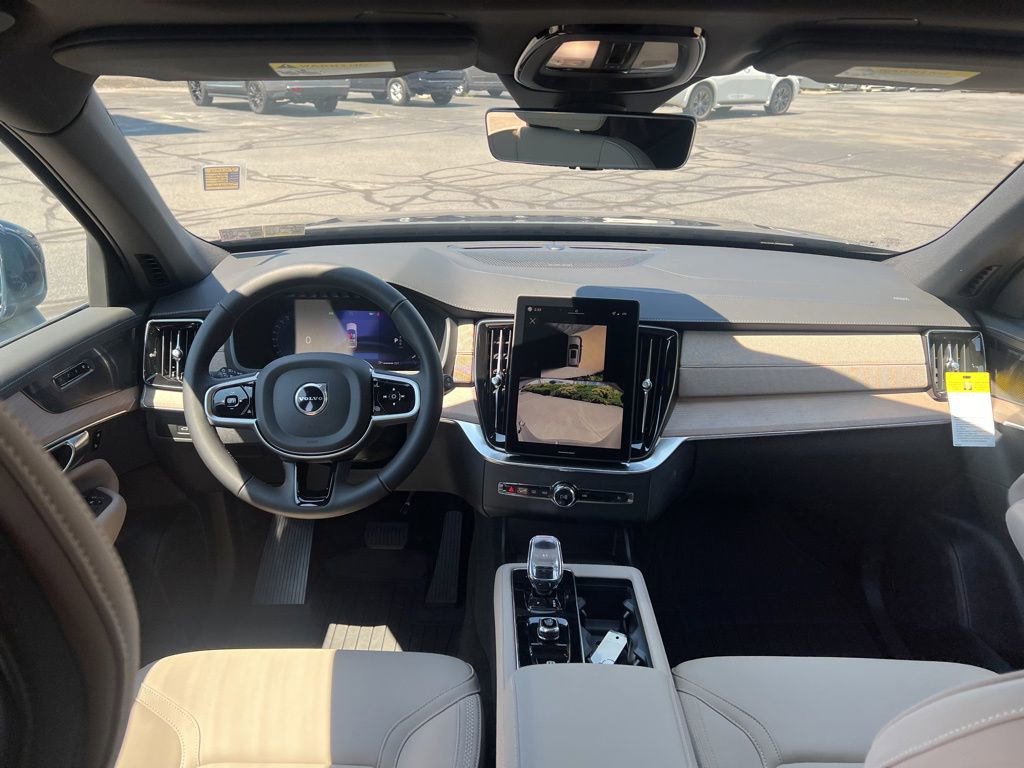 New 2026 Volvo XC90 B6 Plus w/ Protection Package Premier image 31