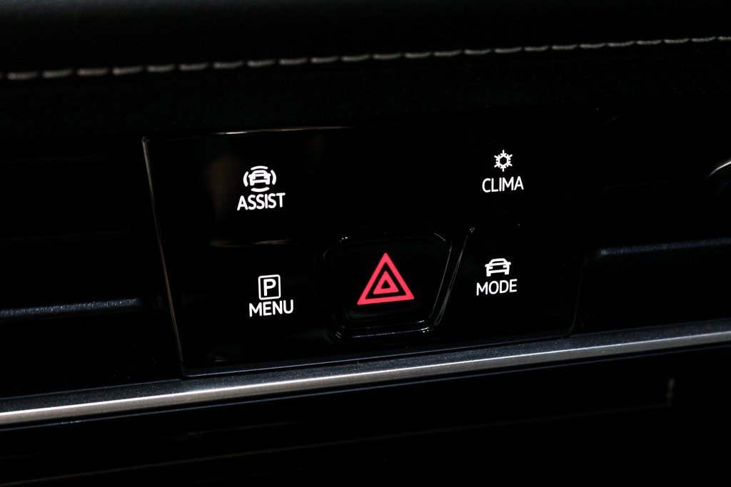 Used 2025 Volkswagen Atlas Cross Sport SE image 31