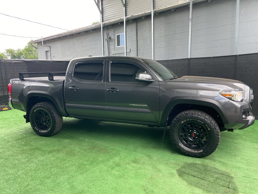 Used 2017 Toyota Tacoma TRD Off-Road w/ Tow Package (A/T) AWD/4WD image 3