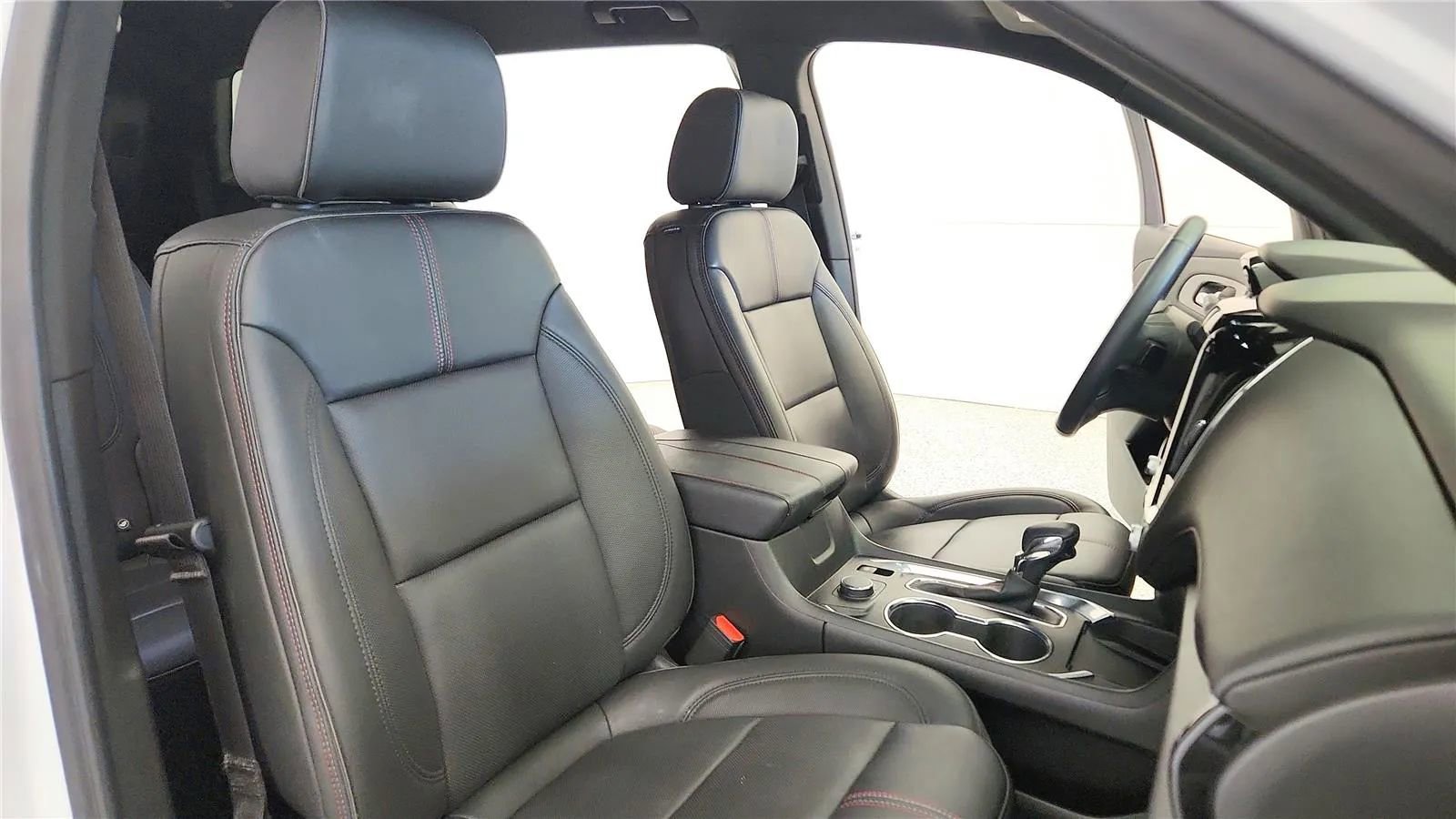 Used 2023 Chevrolet Traverse RS FWD image 42