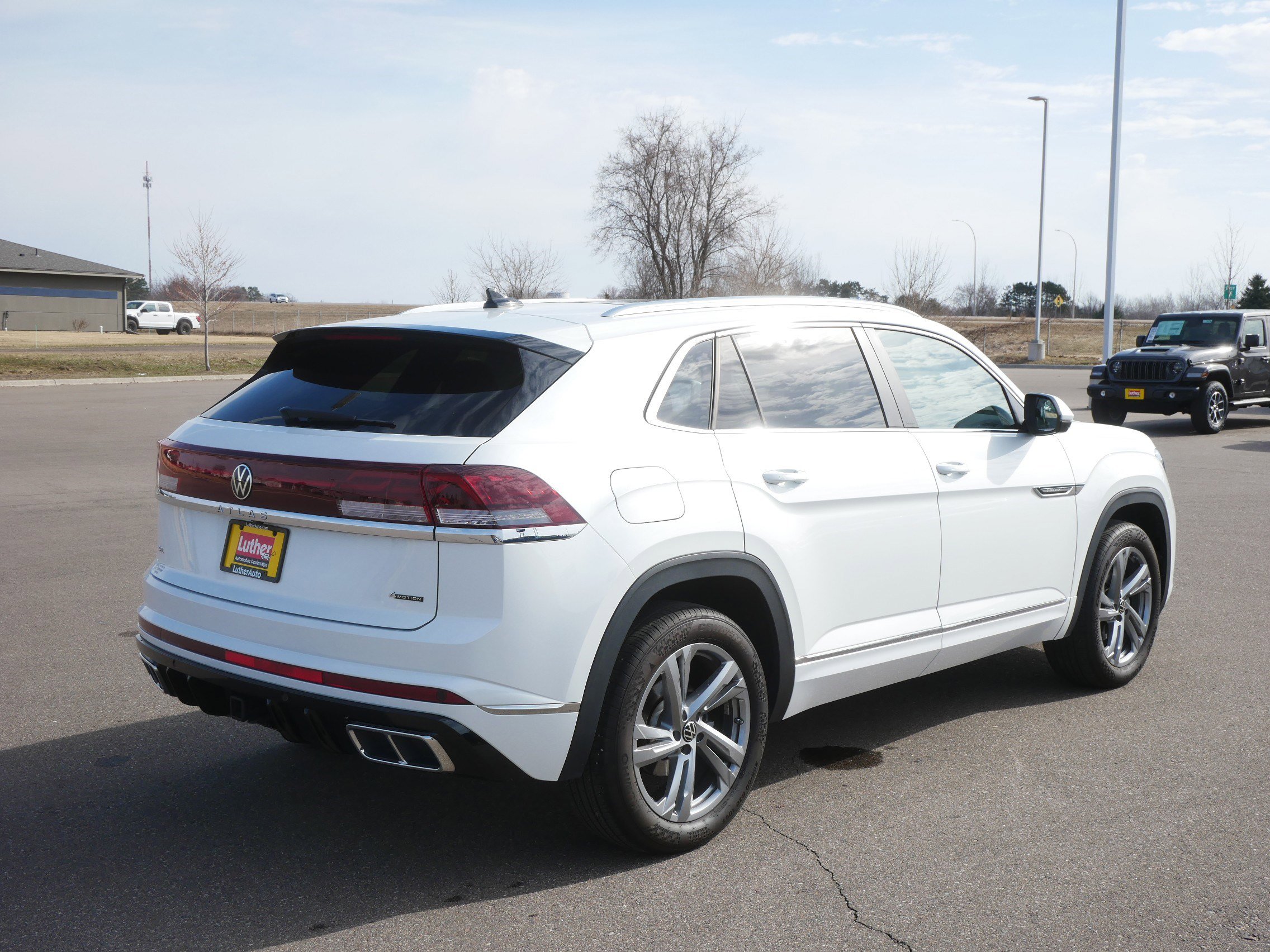 Used 2024 Volkswagen Atlas Cross Sport SEL R-Line image 7