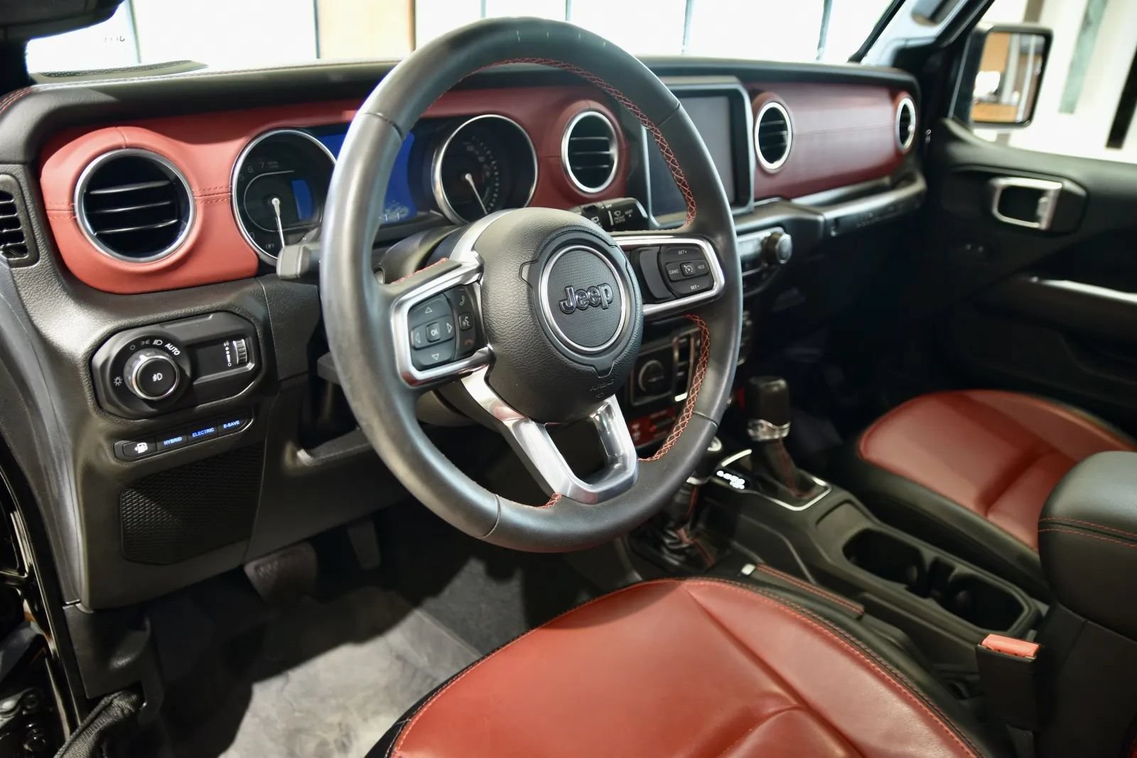 Used 2023 Jeep Wrangler Unlimited Rubicon 4xe AWD/4WD image 14