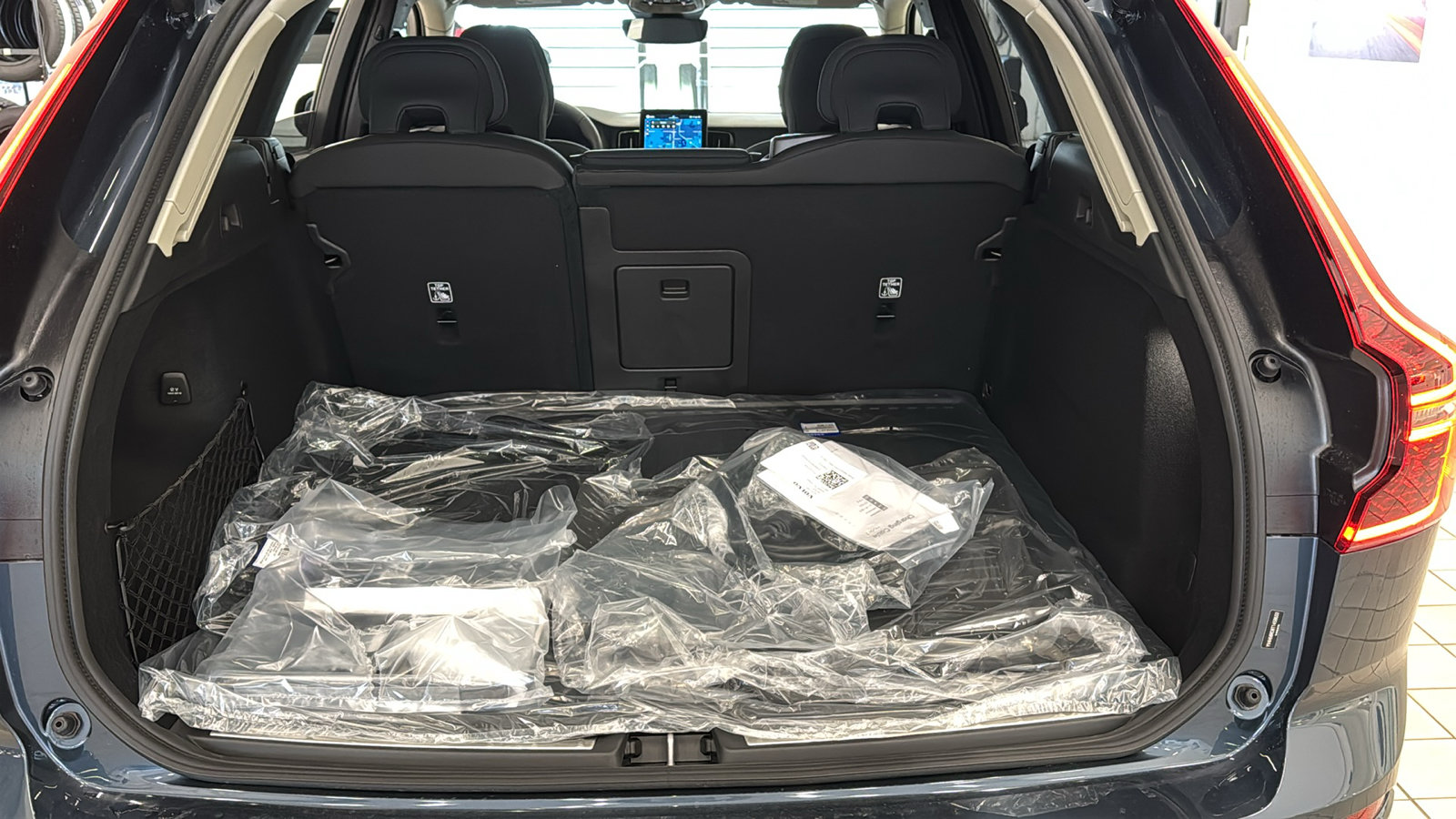 New 2026 Volvo XC60 T8 Plus w/ Climate Package AWD/4WD image 29