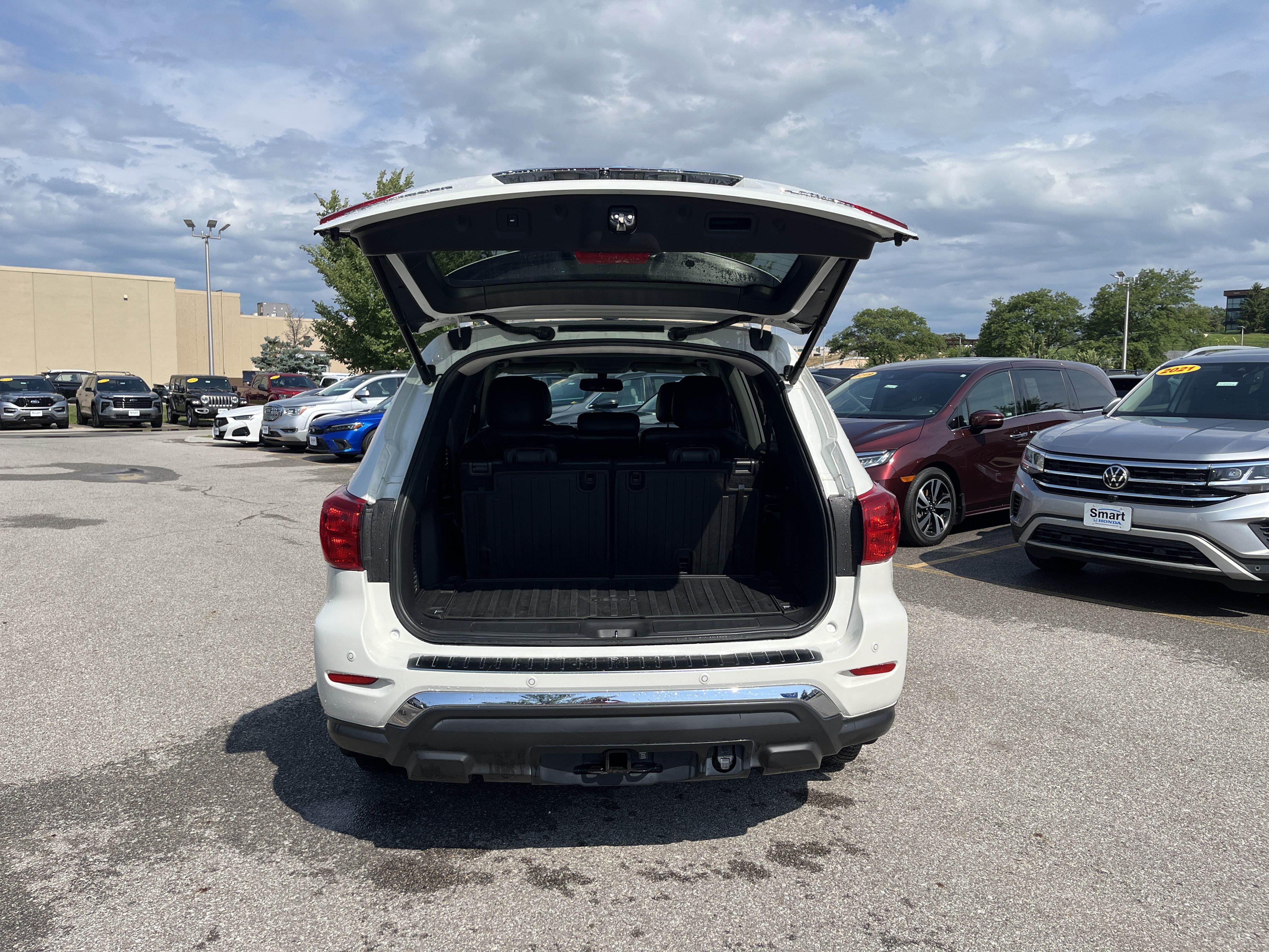 Used 2017 Nissan Pathfinder Platinum w/ Cargo Package AWD/4WD image 11