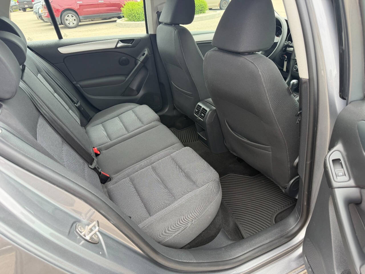 Used 2014 Volkswagen Golf 4-Door FWD image 13