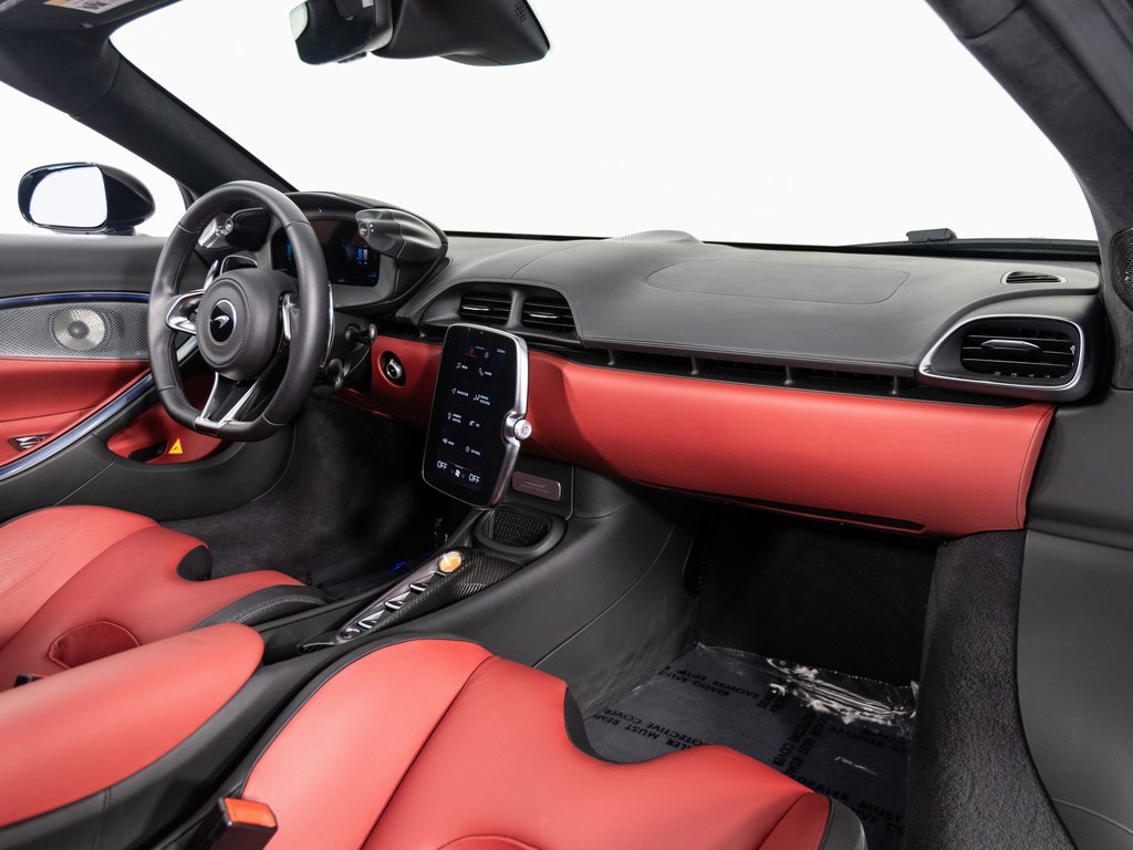 Used 2025 McLaren Artura Spider image 38