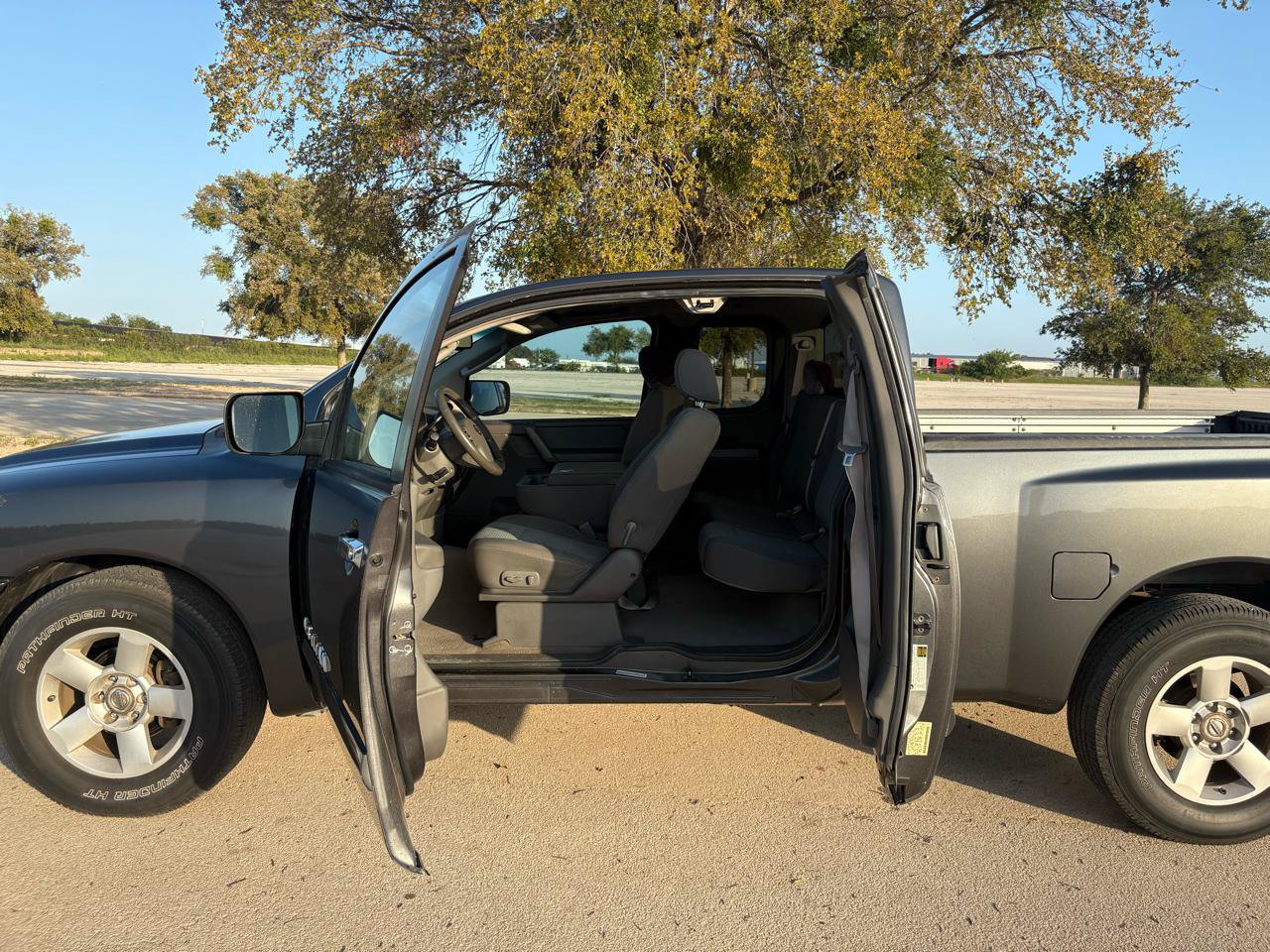 Used 2006 Nissan Titan SE RWD image 17