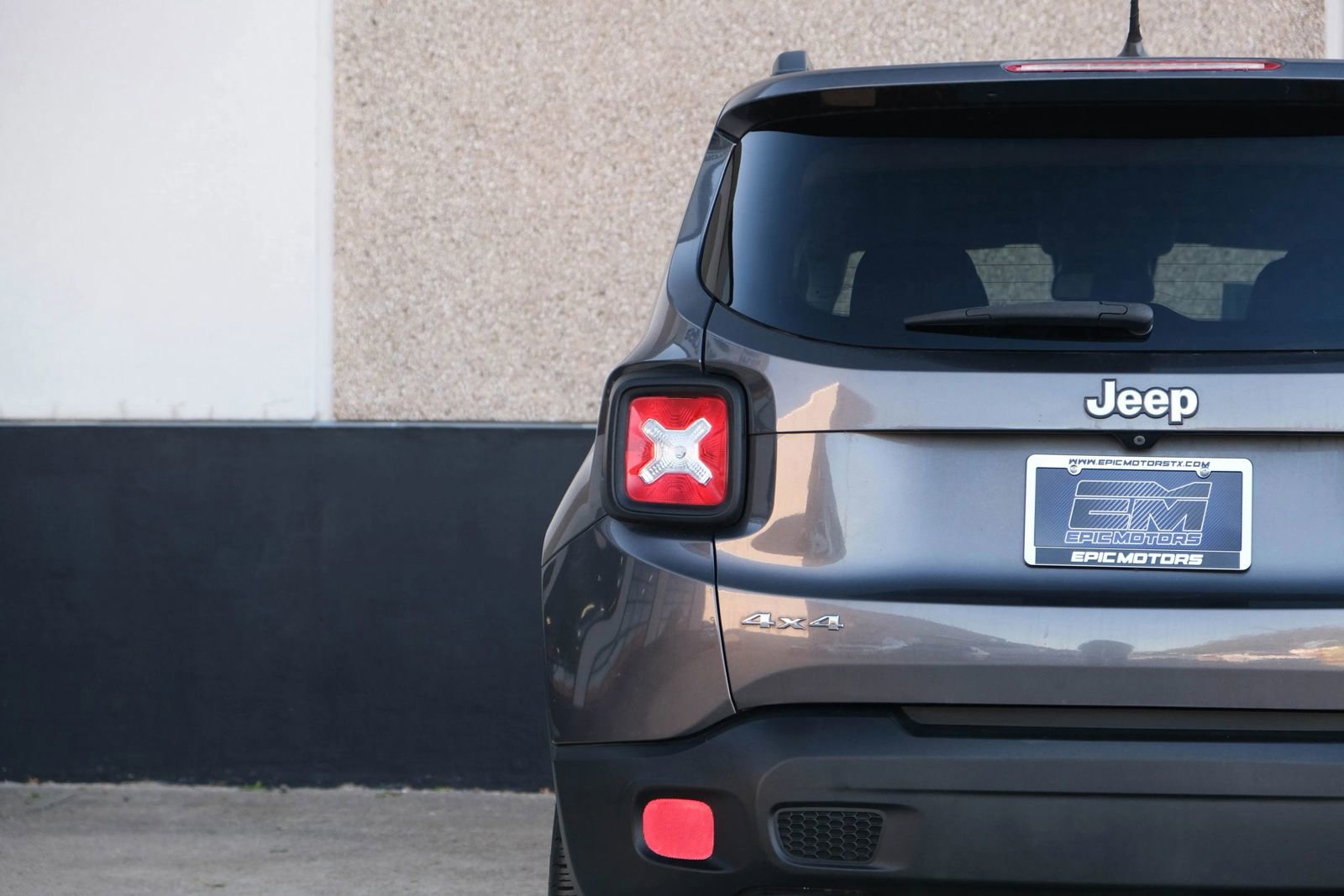 Used 2017 Jeep Renegade Latitude image 17