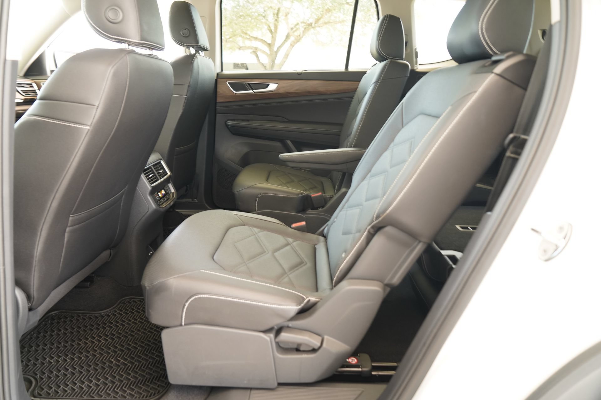 Certified 2026 Volkswagen Atlas SE FWD image 32
