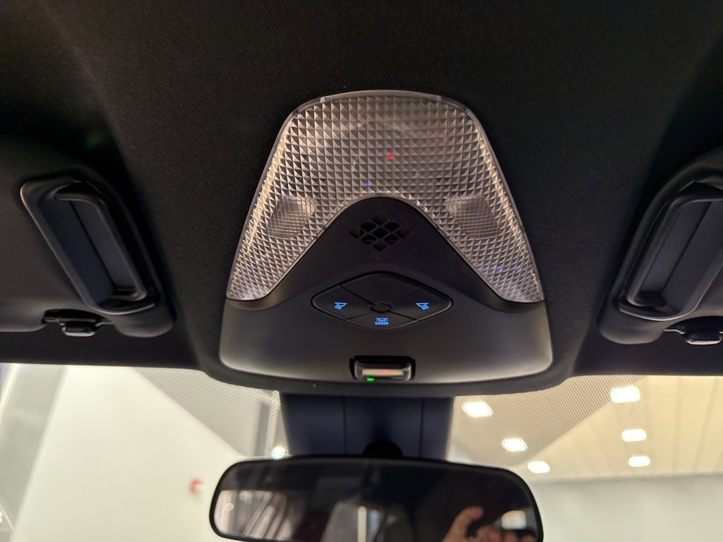 Used 2022 Toyota C-HR XLE image 28