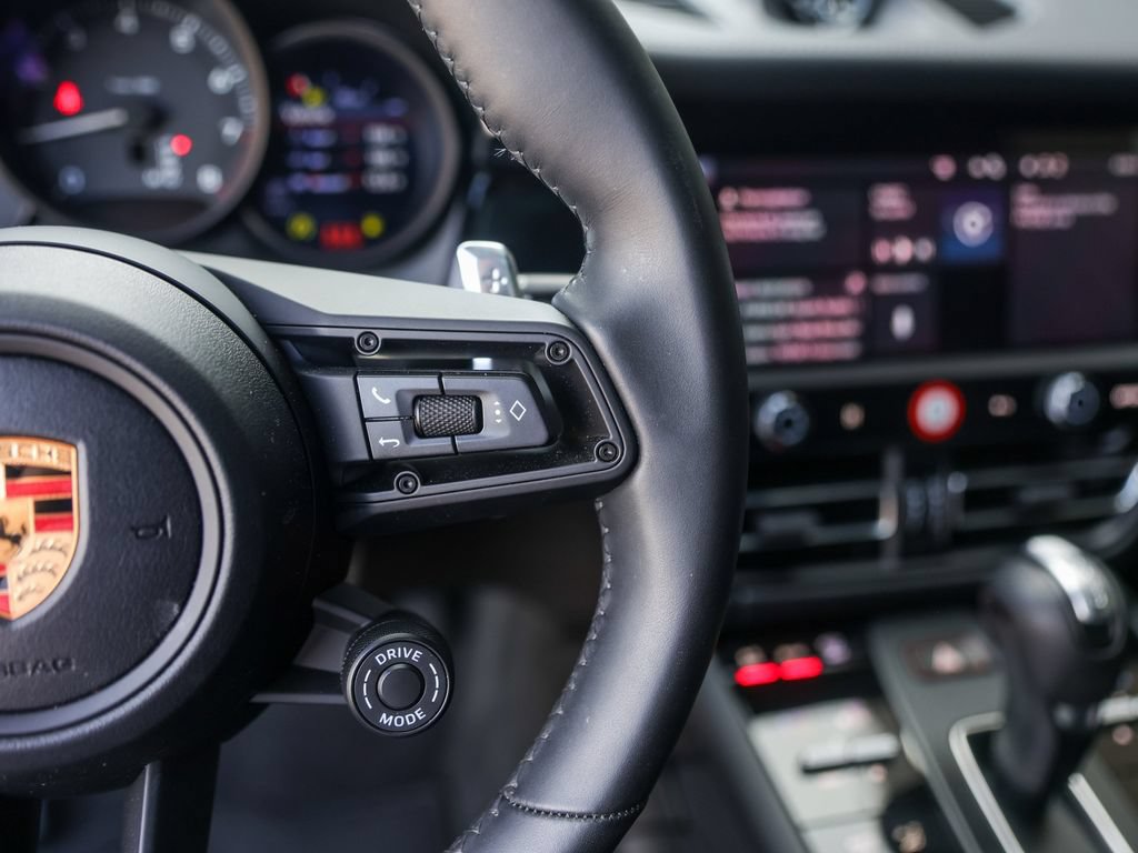 Certified 2026 Porsche Macan AWD/4WD image 17