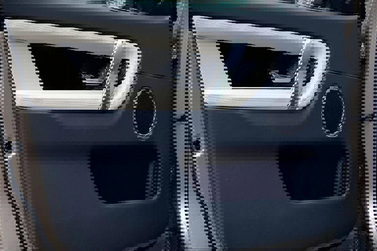 Used 2023 Land Rover Discovery Sport S R-Dynamic image 21