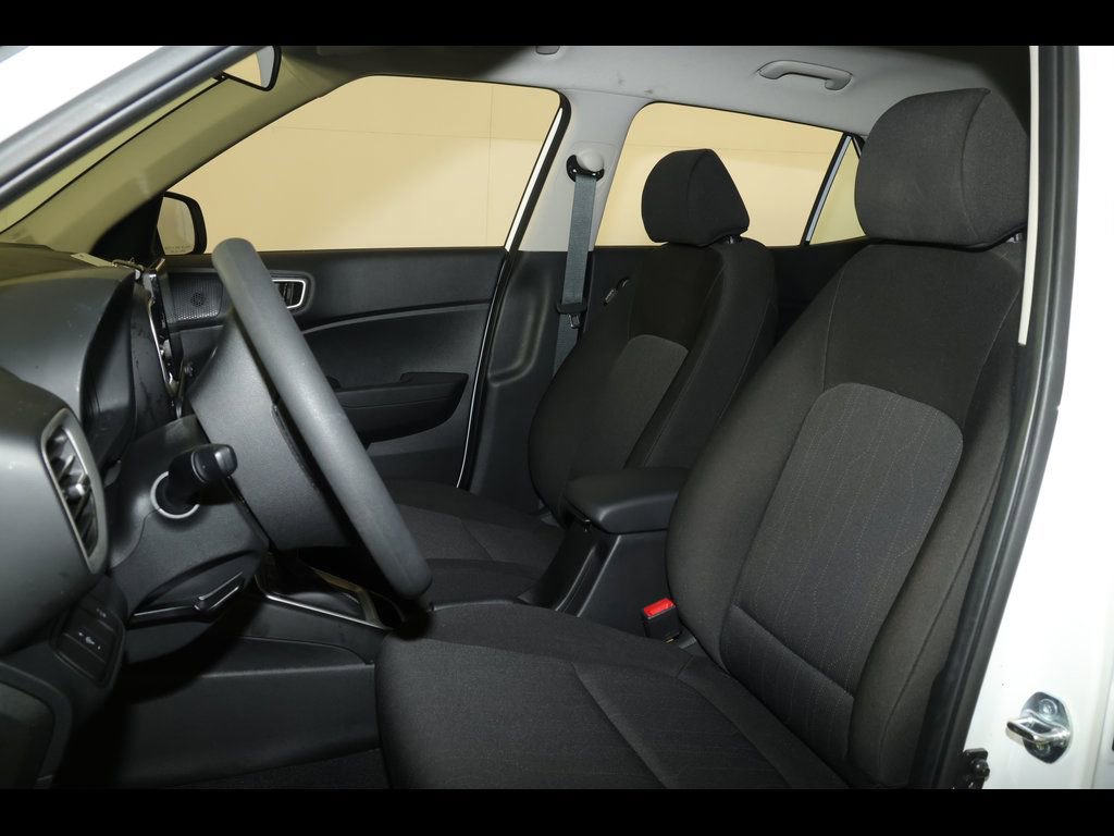 Used 2026 Hyundai Venue SE FWD image 13