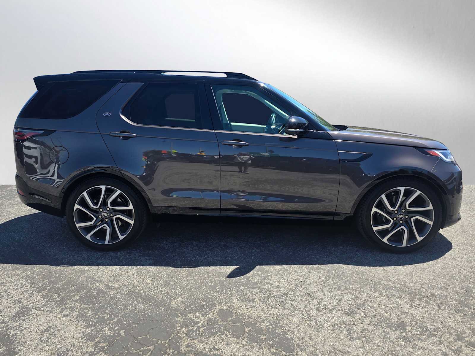 Used 2025 Land Rover Discovery Metropolitan Edition AWD/4WD image 6