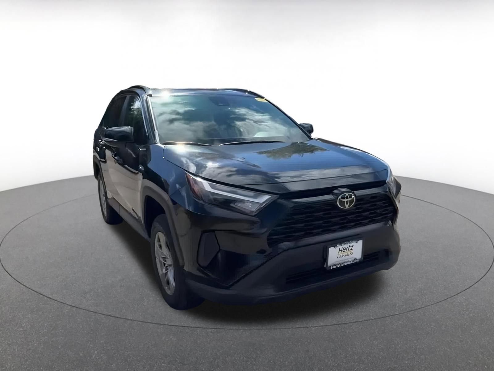 Used 2025 Toyota RAV4 XLE image 3