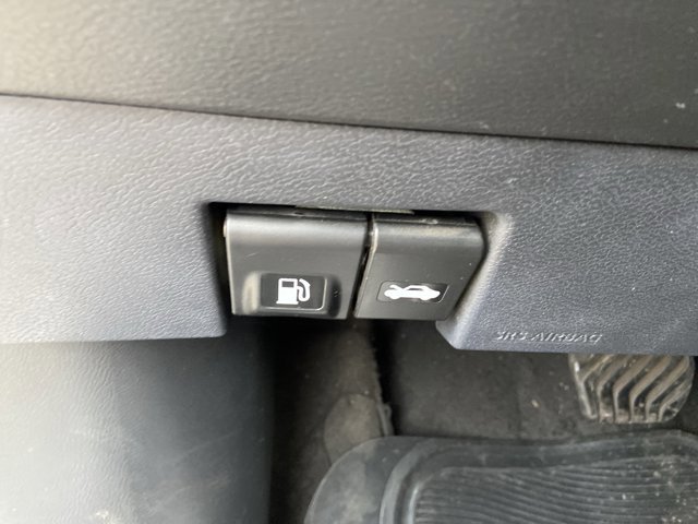 Used 2022 Nissan Kicks S image 41