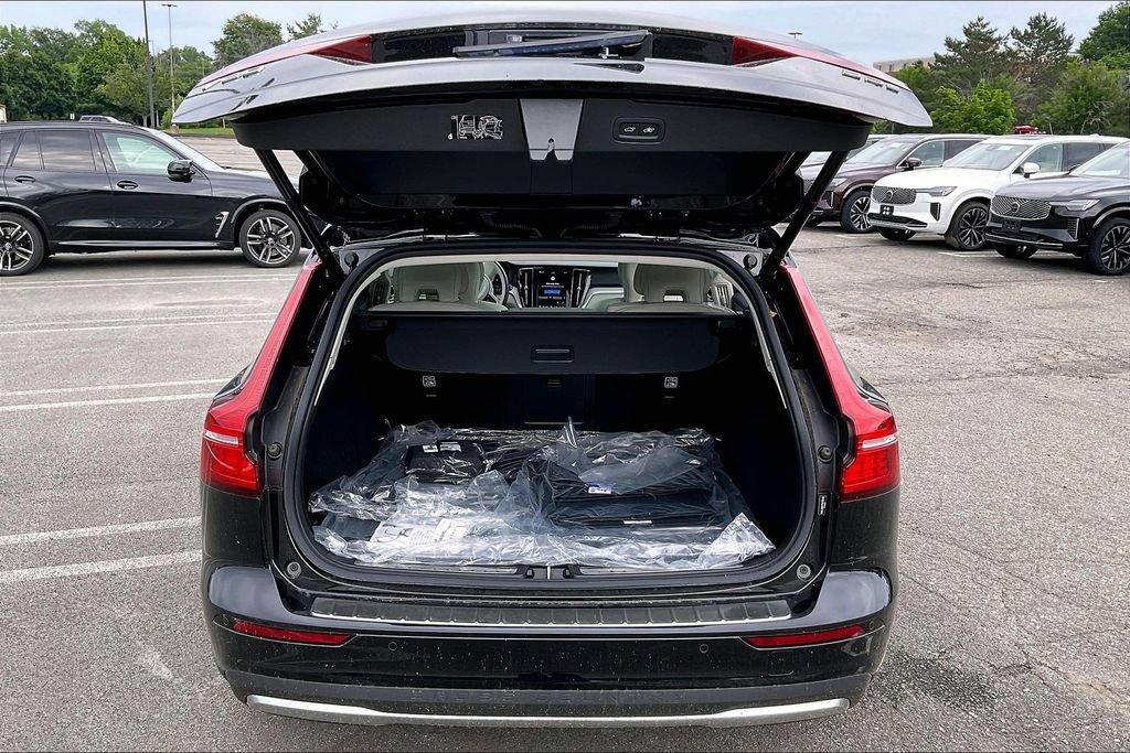New 2026 Volvo V60 B5 Cross Country Plus w/ Protection Package Premier AWD/4WD image 4