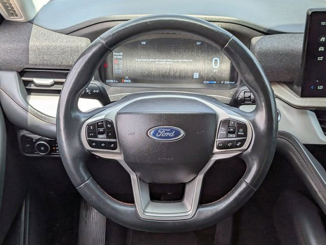 Used 2025 Ford Explorer Active w/ Active Comfort Package RWD image 14