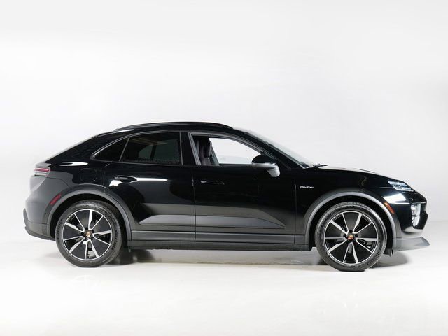 New 2025 Porsche Macan 4 Electric image 8