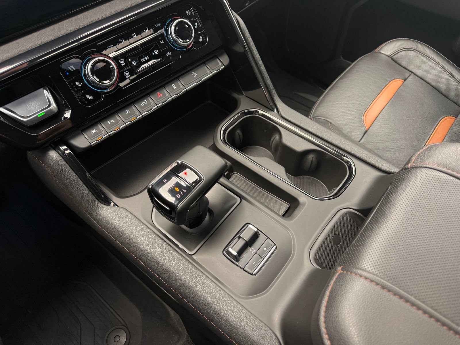 Used 2023 GMC Sierra 1500 AT4 w/ Technology Package AWD/4WD image 19