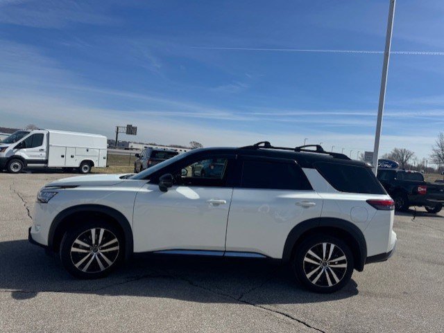 Used 2024 Nissan Pathfinder Platinum image 6