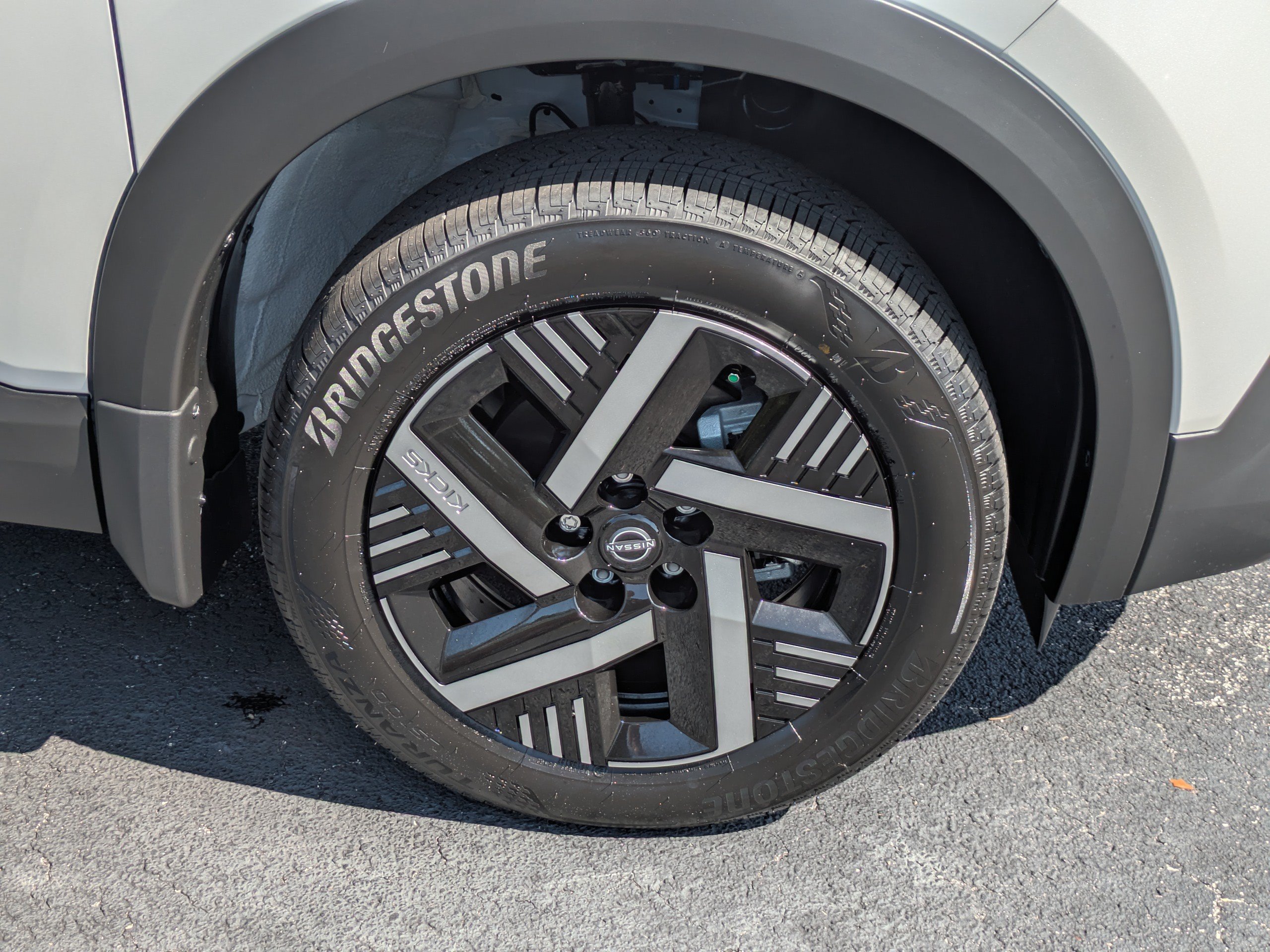 New 2026 Nissan Kicks SV w/ SV Premium Package FWD image 12