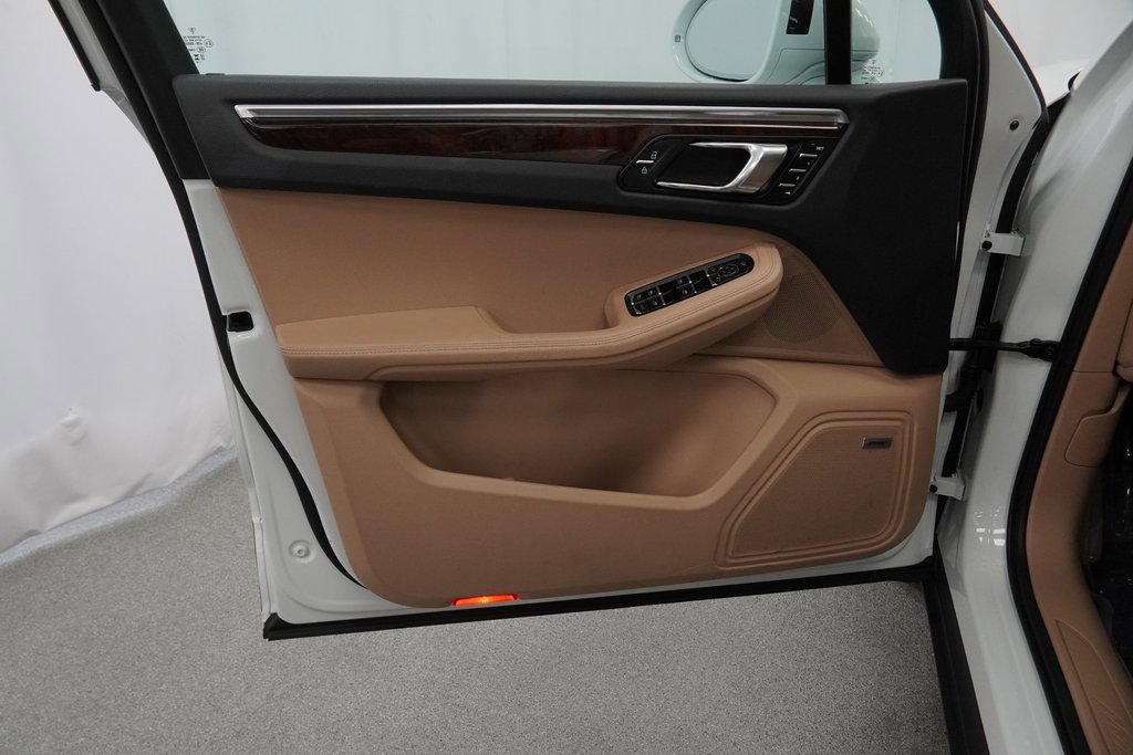 Used 2023 Porsche Macan image 41