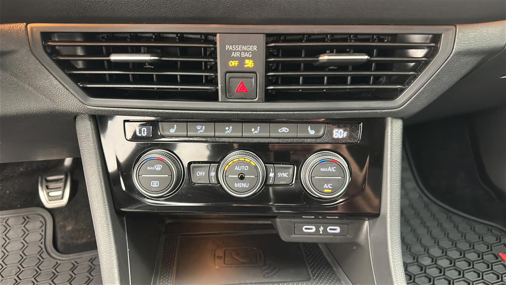 Used 2024 Volkswagen Jetta GLI 40th Anniversary Edition FWD image 17