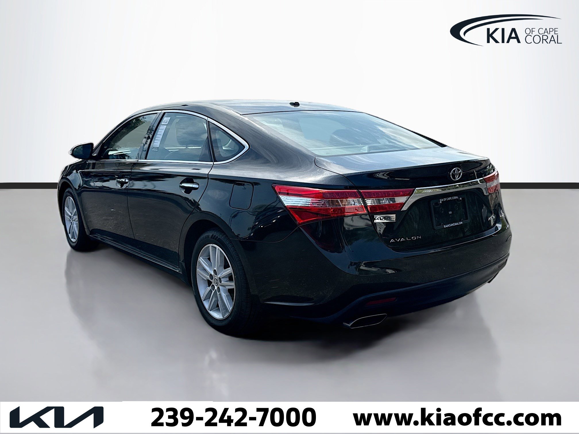 Used 2015 Toyota Avalon XLE Premium image 4