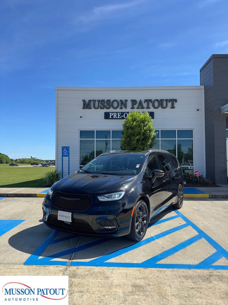 Used 2025 Chrysler Pacifica Limited image 1