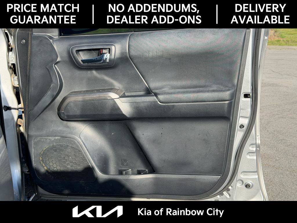 Used 2018 Toyota Tacoma TRD Sport image 19