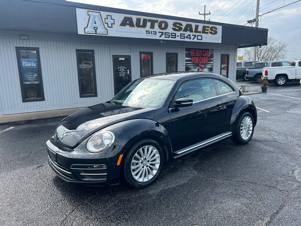 Used 2019 Volkswagen Beetle 2.0T SE image 1