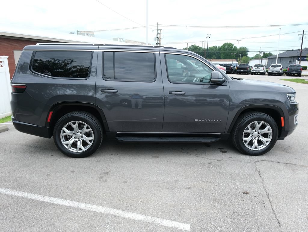 Used 2022 Jeep Wagoneer Series II AWD/4WD image 2