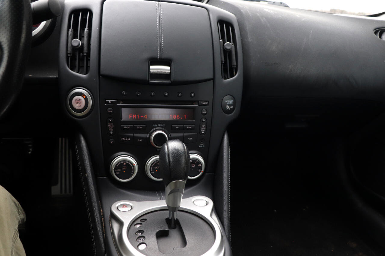 Used 2010 Nissan 370Z Touring image 9