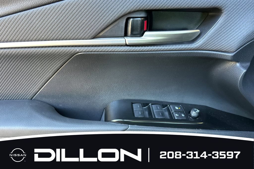 Used 2025 Toyota Camry SE FWD image 11