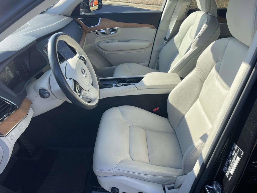 Used 2022 Volvo XC90 T6 Momentum w/ Advanced Package image 16