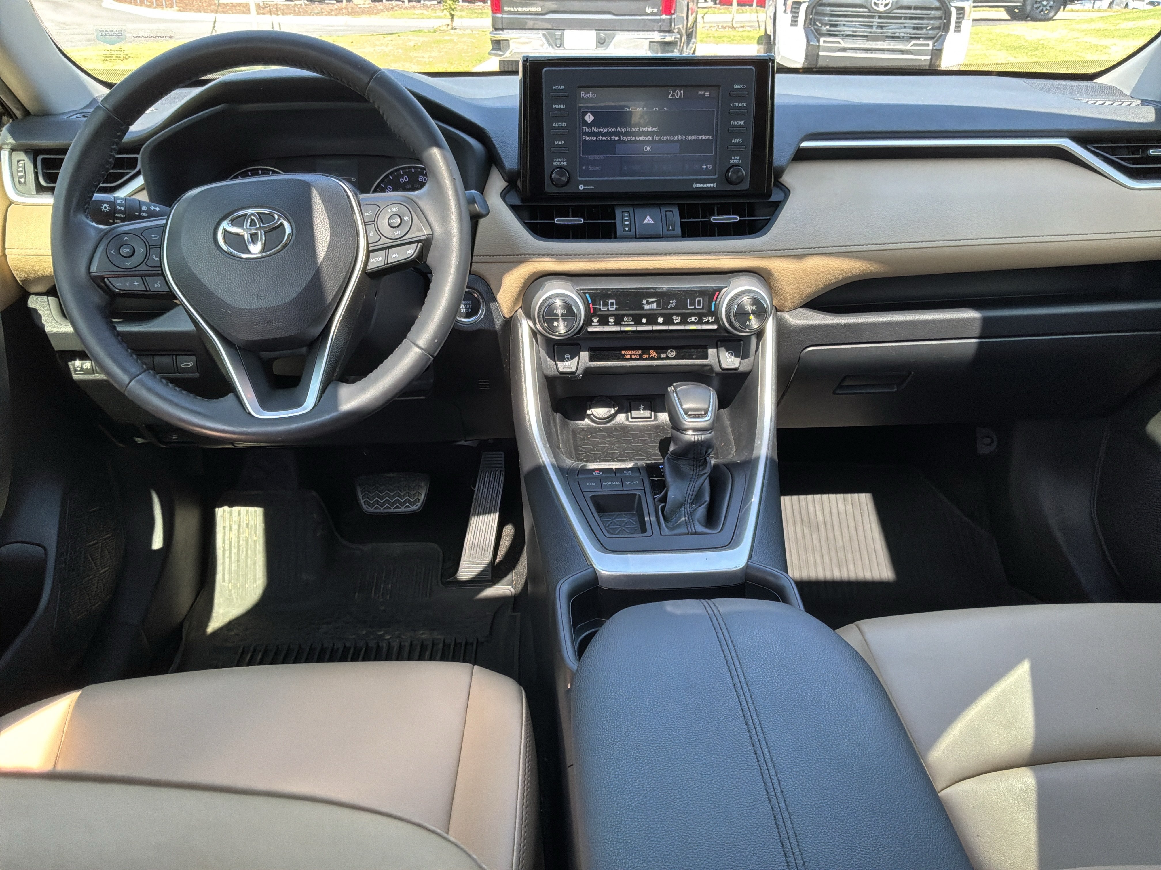 Used 2020 Toyota RAV4 XLE Premium FWD image 29