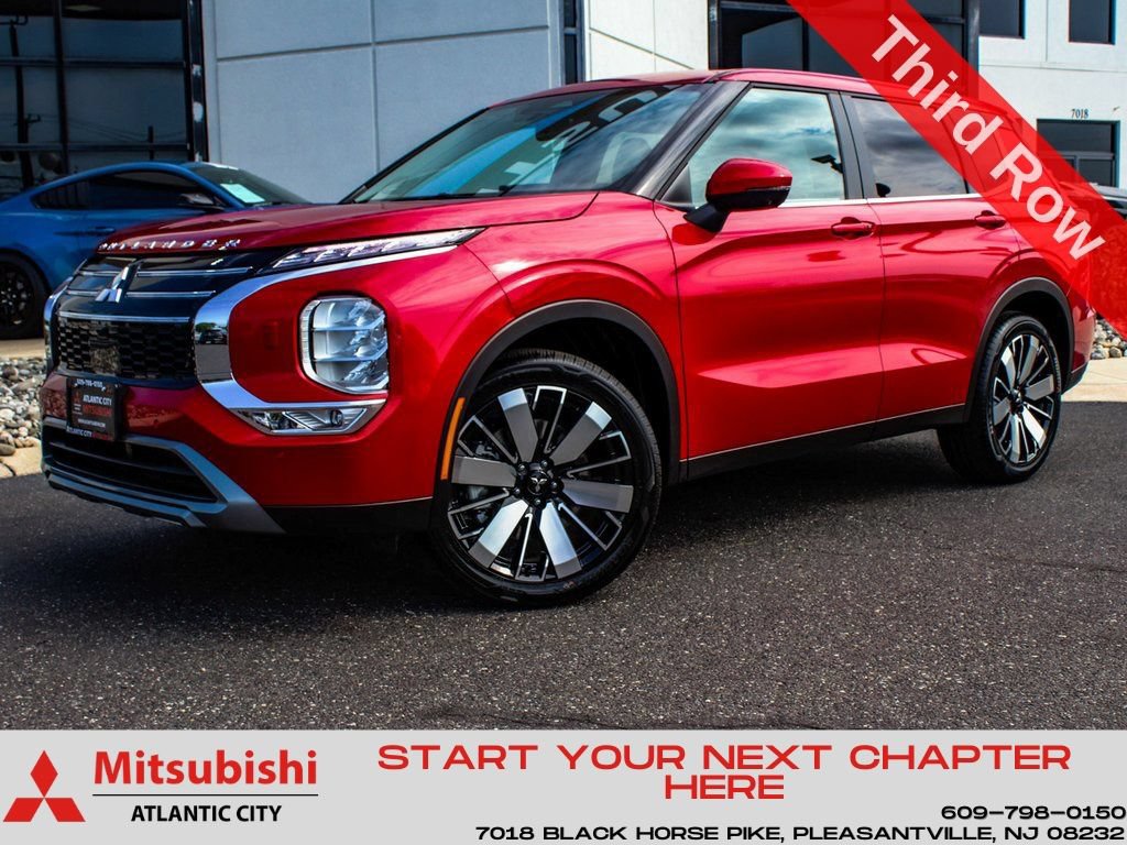 Used 2025 Mitsubishi Outlander SE AWD/4WD image 1