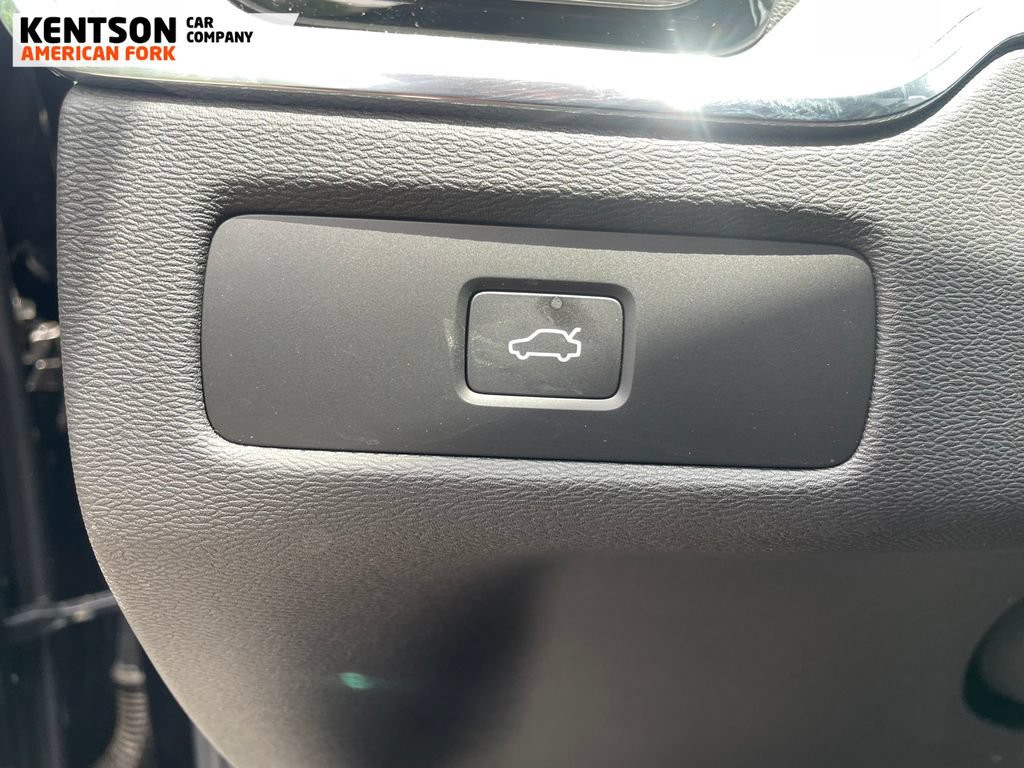 Used 2025 Volvo XC60 B5 Plus AWD/4WD image 20