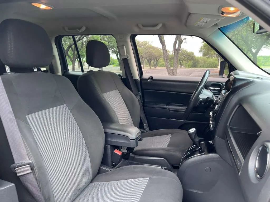 Used 2017 Jeep Patriot Latitude FWD image 32