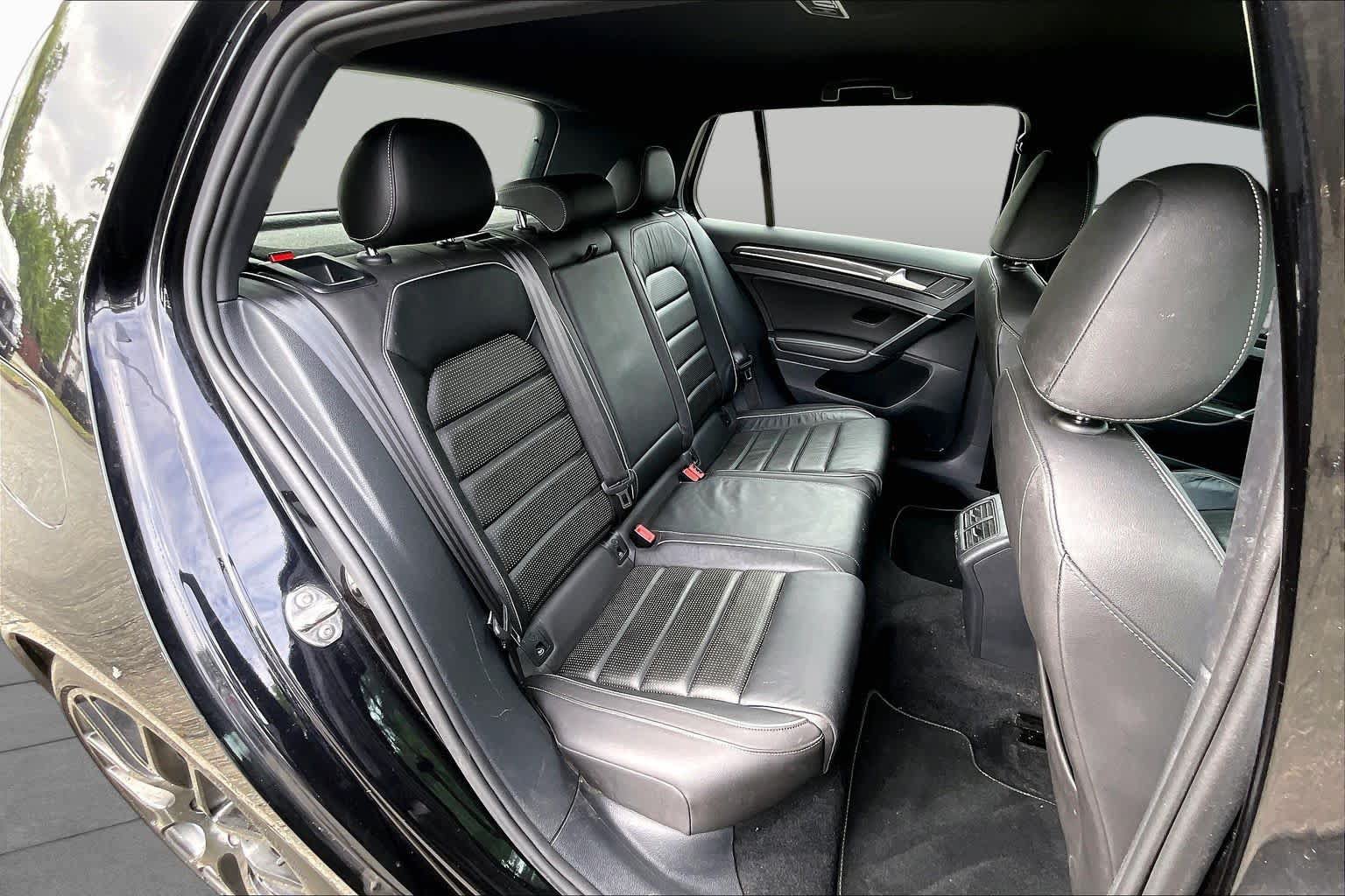 Used 2018 Volkswagen Golf R 4-Door AWD/4WD image 16
